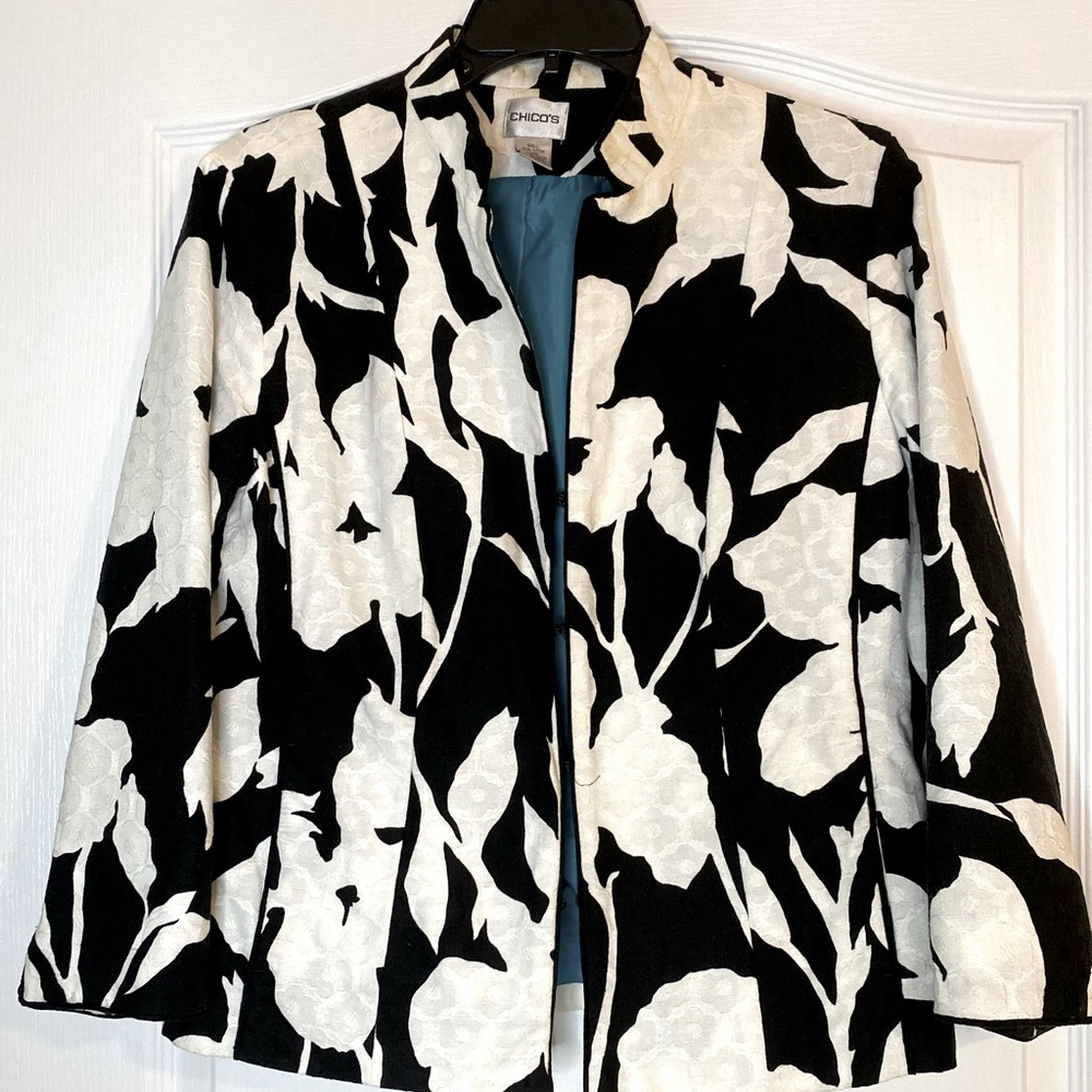 Chico’s White Black Blazer